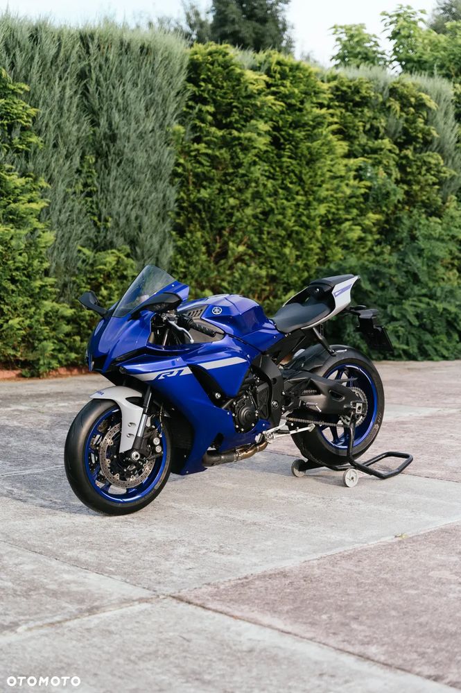 Yamaha R1 - 4