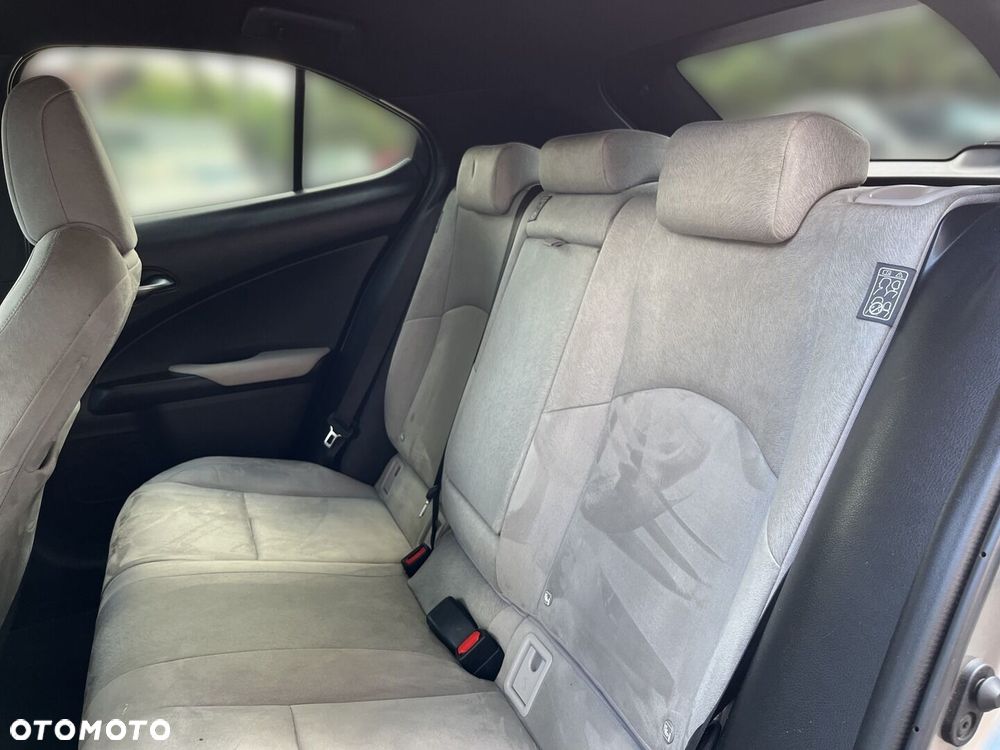 Lexus UX - 3