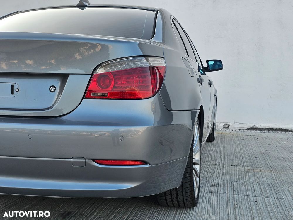BMW Seria 5 525d Edition Exclusive - 18
