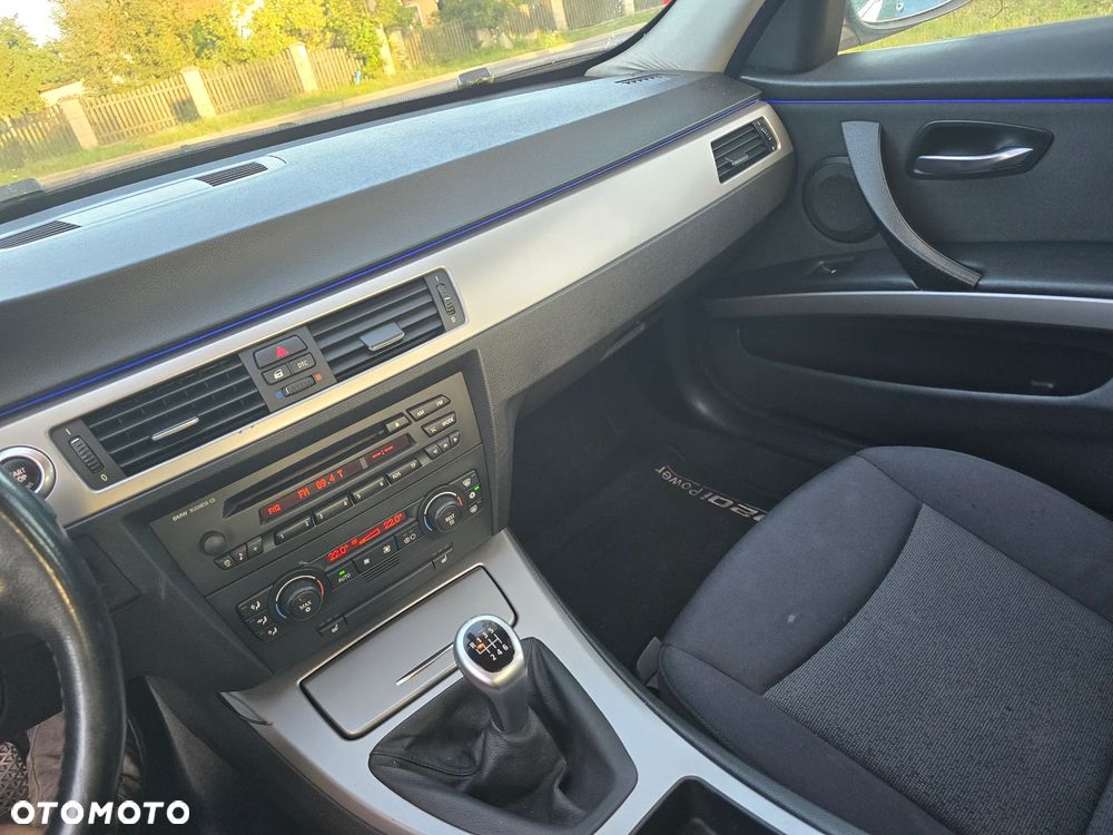 BMW Seria 3 320i - 8