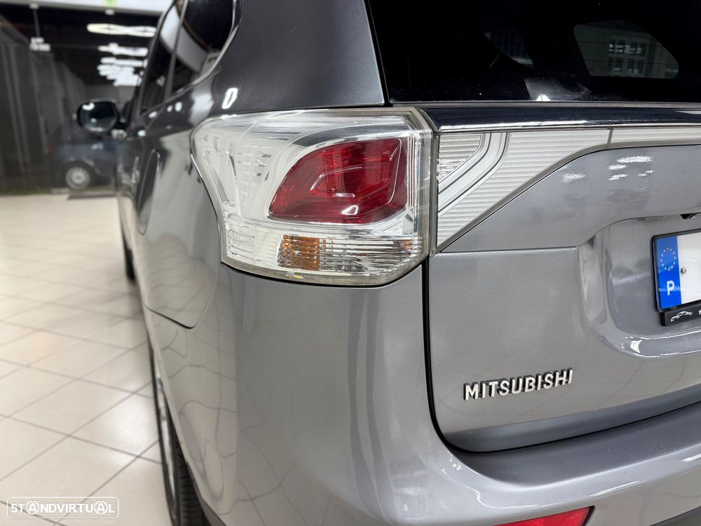 Mitsubishi Outlander 2.2 DI-D Instyle Navi AT 4WD - 9