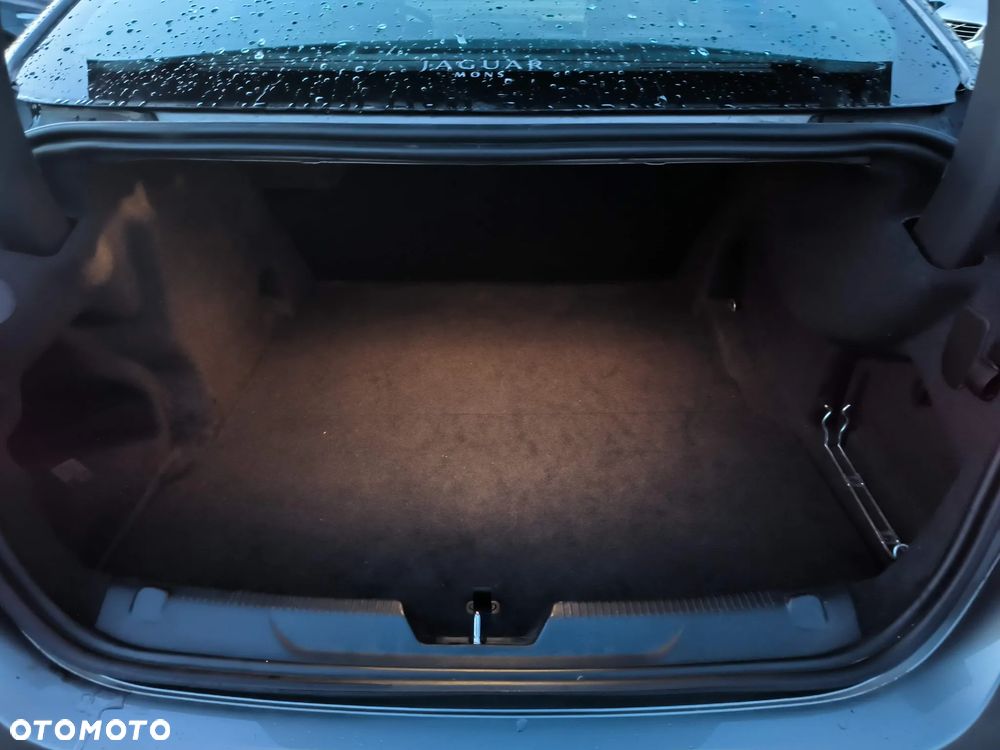 Jaguar XE 2.0 T Prestige - 12