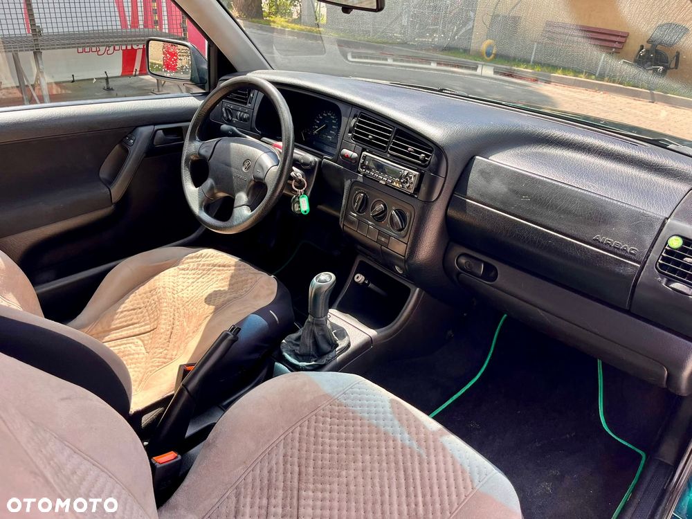 Volkswagen Golf 1.6 CL - 16