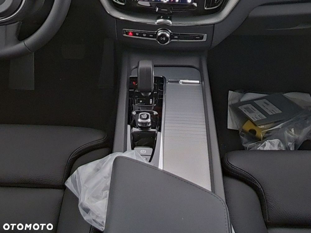 Volvo XC 60 B5 B AWD Ultra Dark - 6