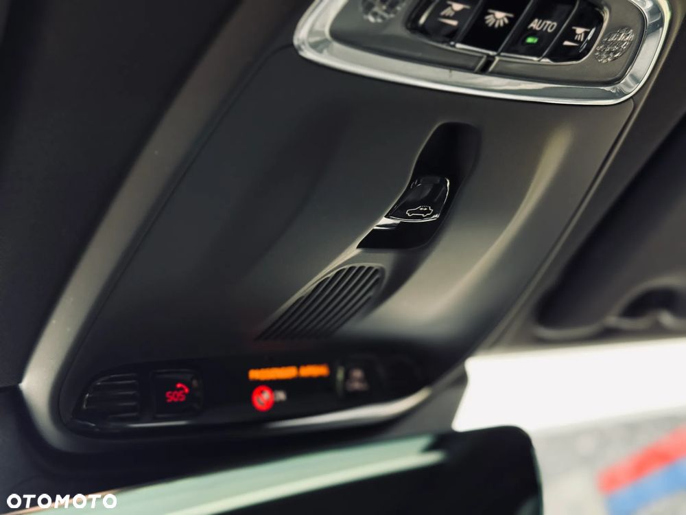 Volvo XC 60 B4 D AWD Ultimate Dark - 35