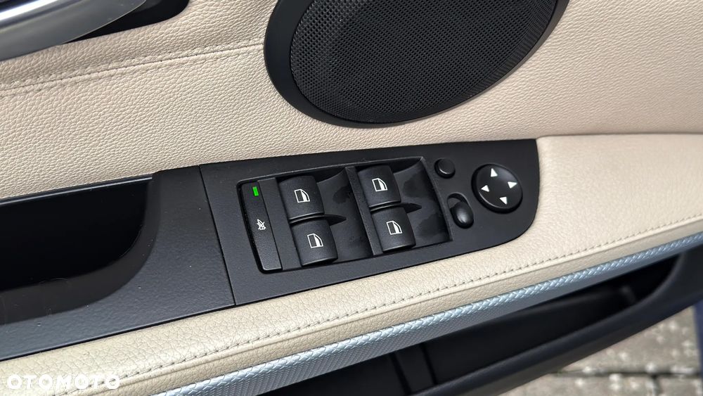 BMW Seria 3 330d xDrive DPF Edition Sport - 26