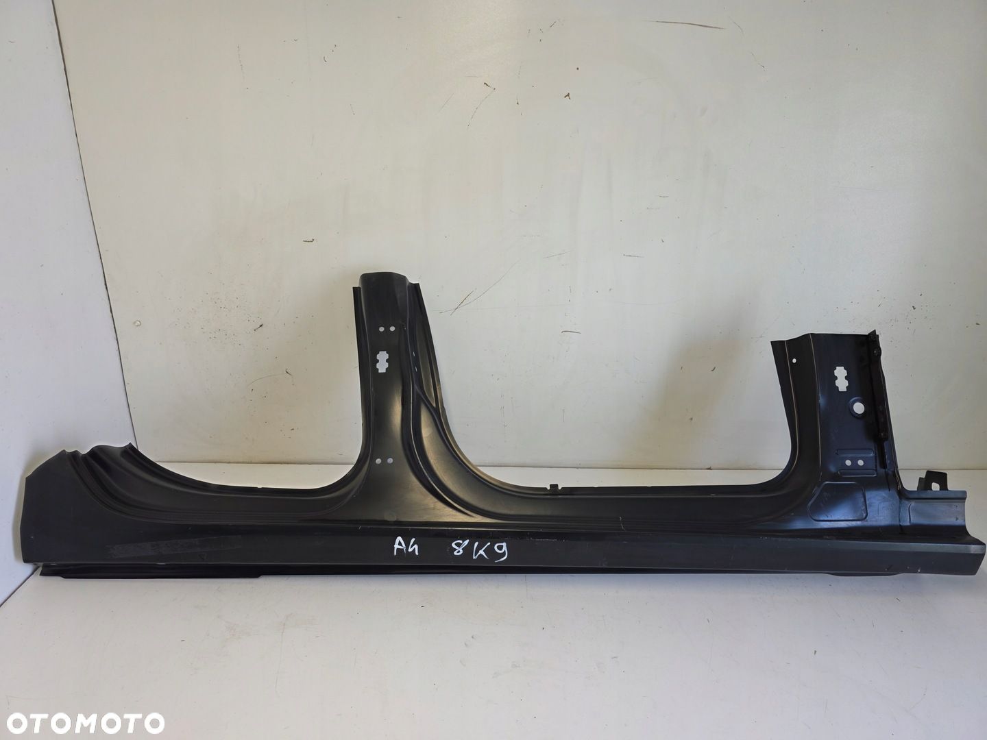 Próg prawy poszycie słupek AUDI A4 B8 8K9803088 08-16r - 1