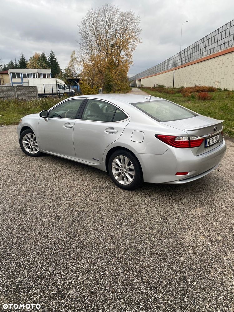 Lexus ES - 4