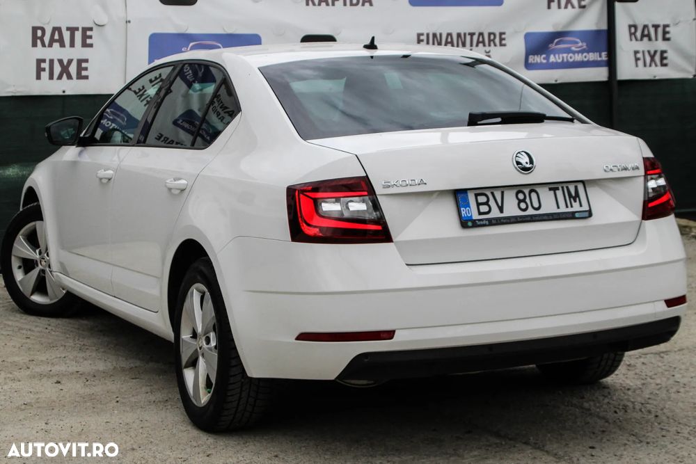 Skoda Octavia 2.0 TDI DSG Ambition - 4