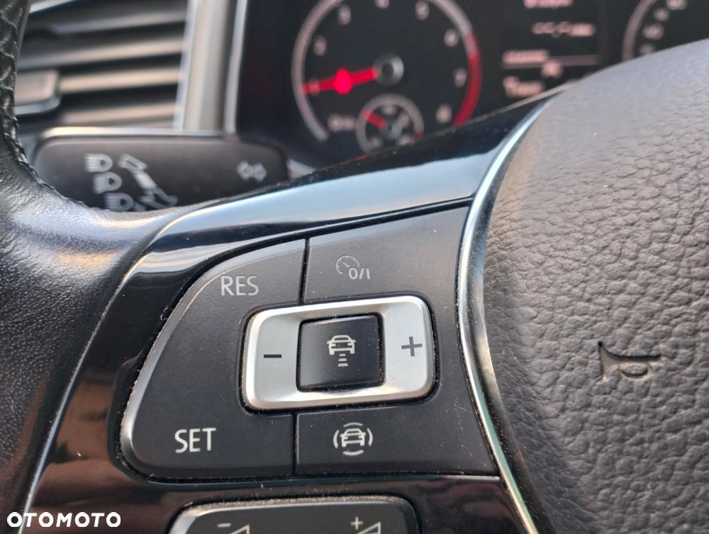 Volkswagen T-Roc 1.0 TSI Advance - 32