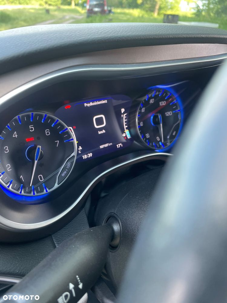 Chrysler Pacifica - 15