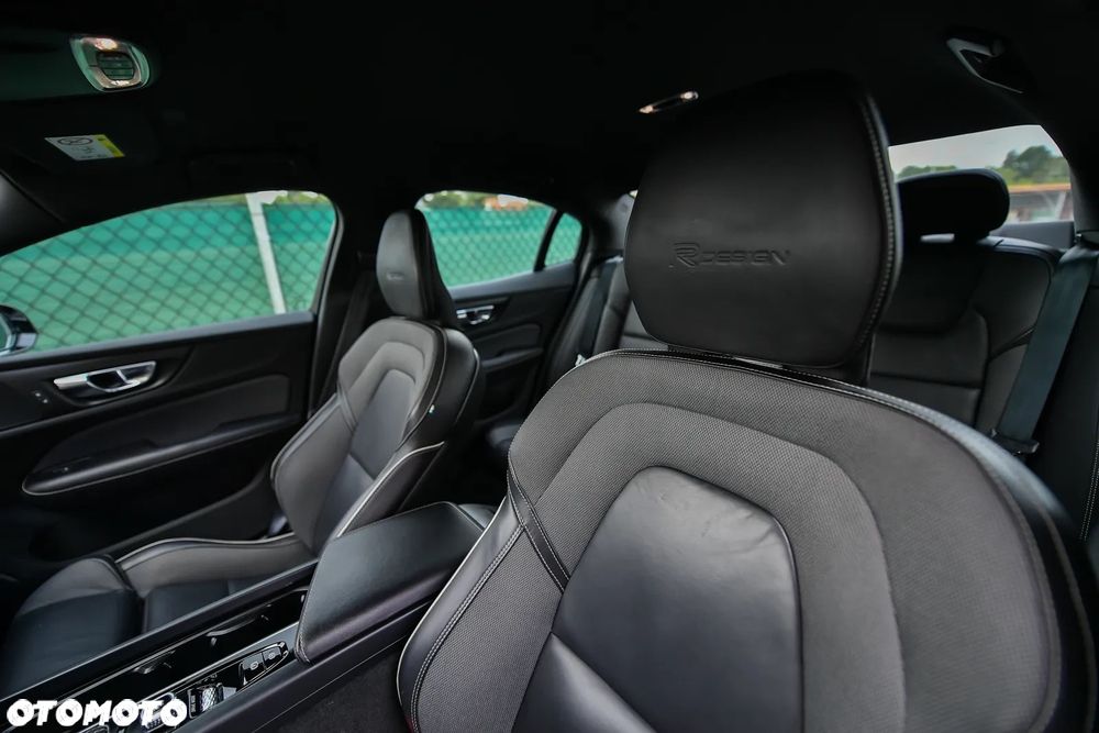 Volvo S60 T4 R-Design - 11