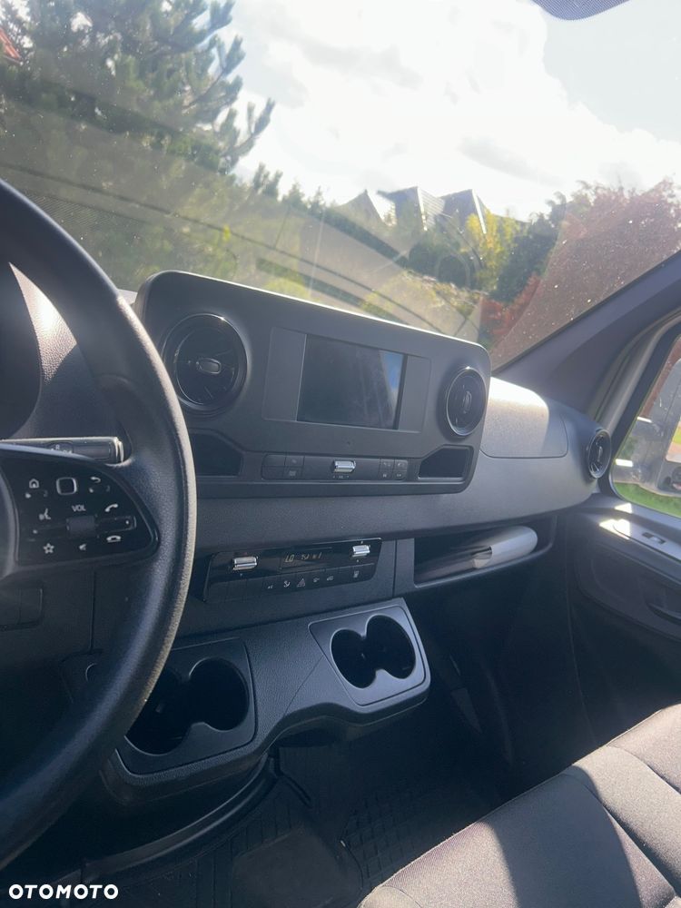 Mercedes-Benz Sprinter - 11