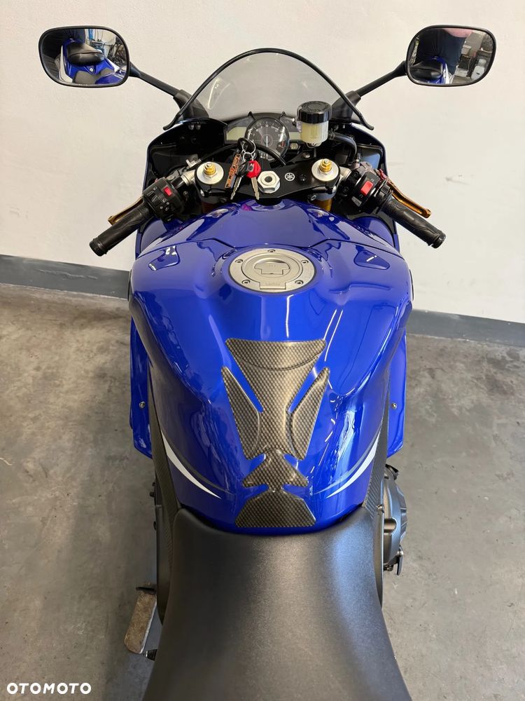 Yamaha R1 - 38