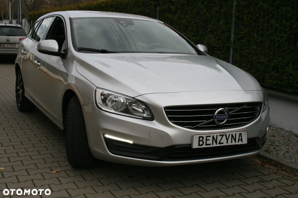 Volvo V60 D3 Drive-E Dynamic Edition (Momentum) - 17