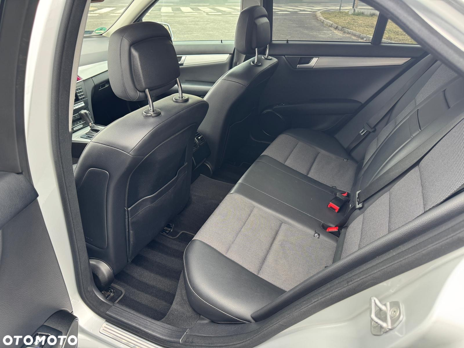 Mercedes-Benz Klasa C 250 CGI BlueEff Avantgarde - 8