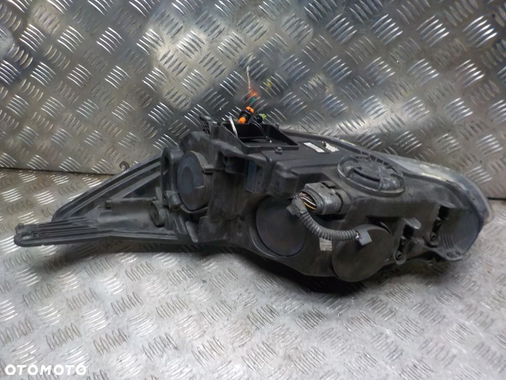 FORD FOCUS MK3 ST-LINE LAMPA PRAWA PRZÓD XENON LED WERSJA ANGIELSKA CZARNY ŚRODEK - 2