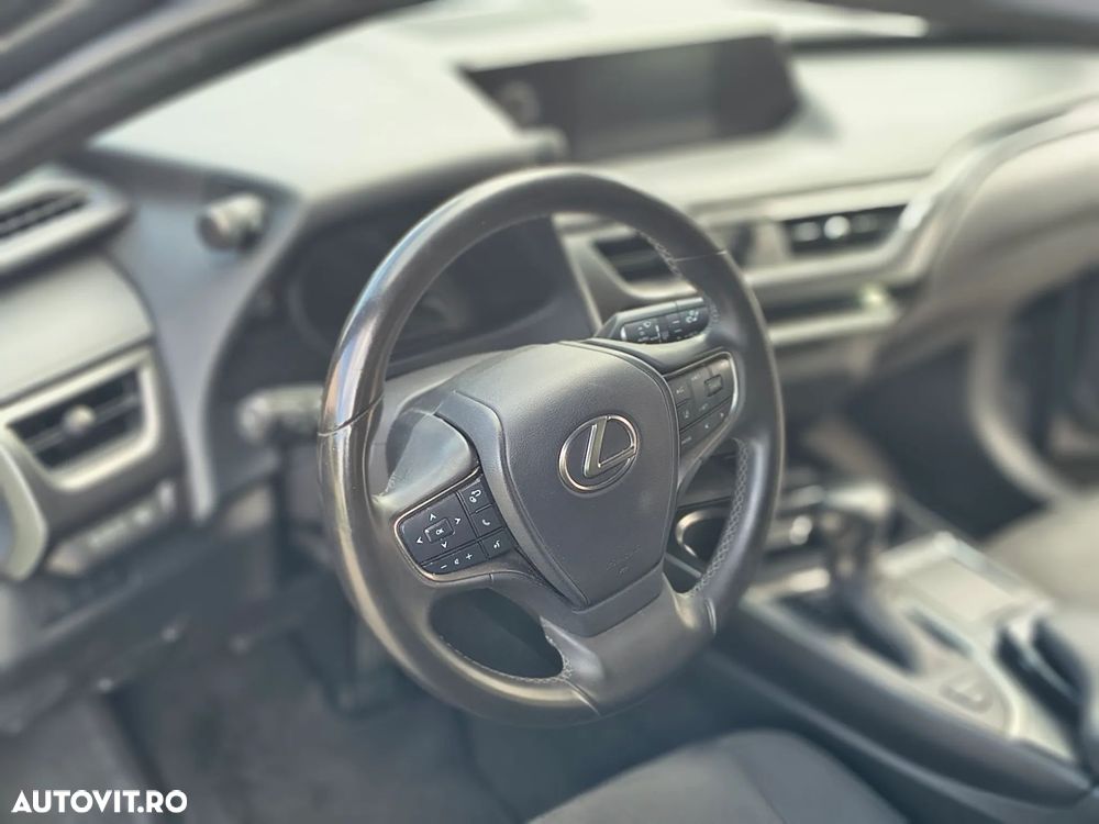 Lexus UX 250h FWD Business - 13