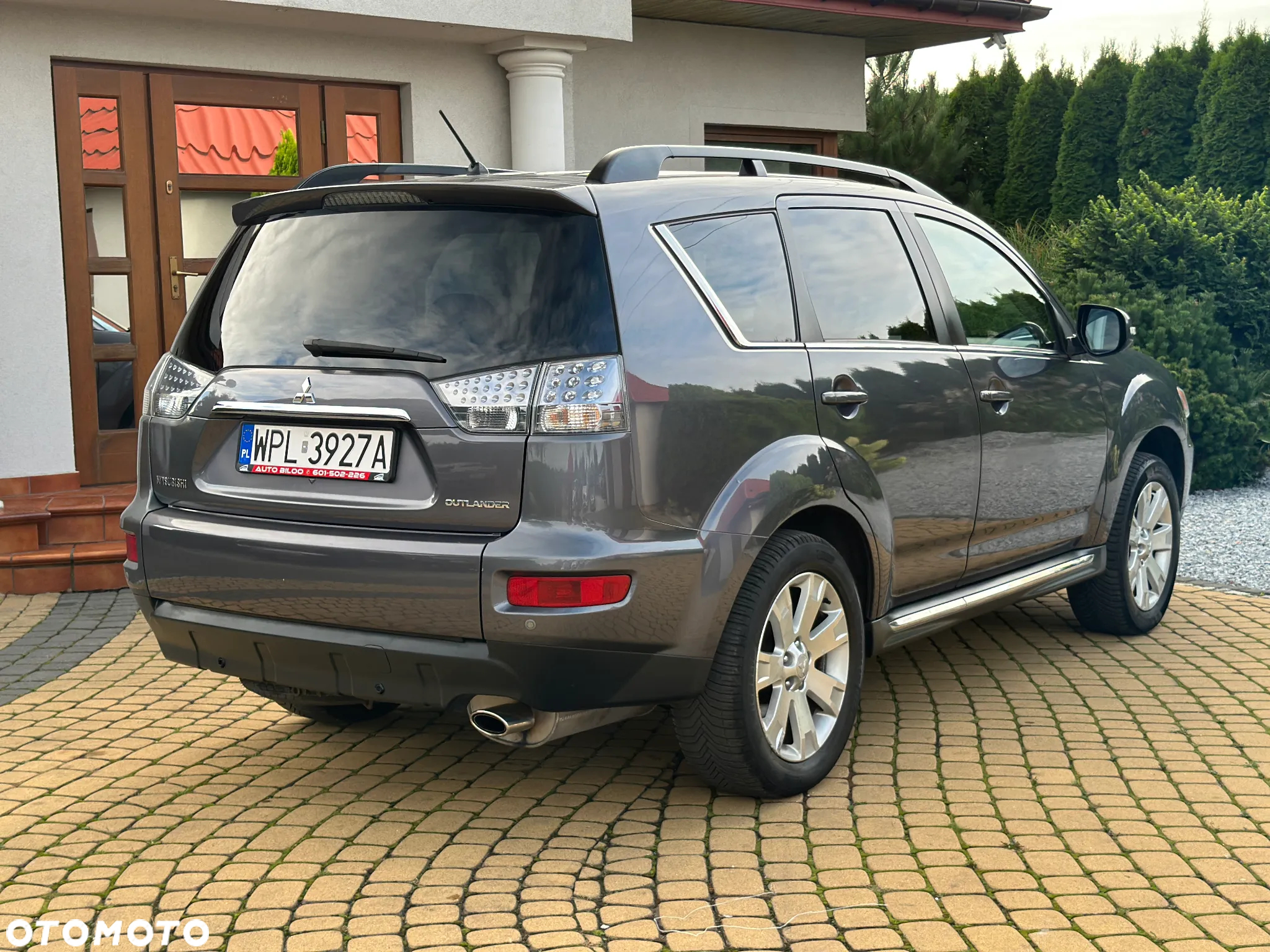 Mitsubishi Outlander - 12