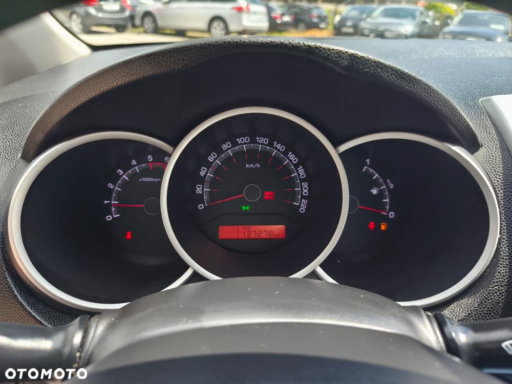 Kia Venga 1.4 CRDi 90 Attract - 12