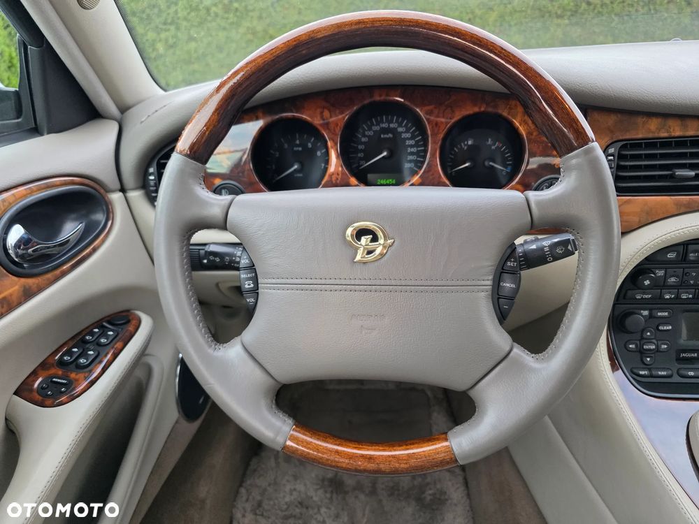 Jaguar Daimler 8 - 21