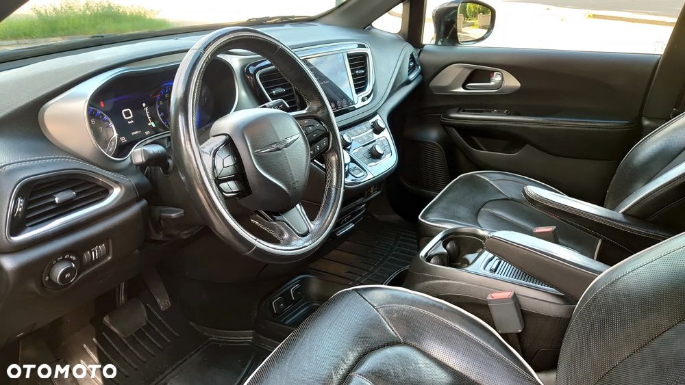 Chrysler Pacifica - 13