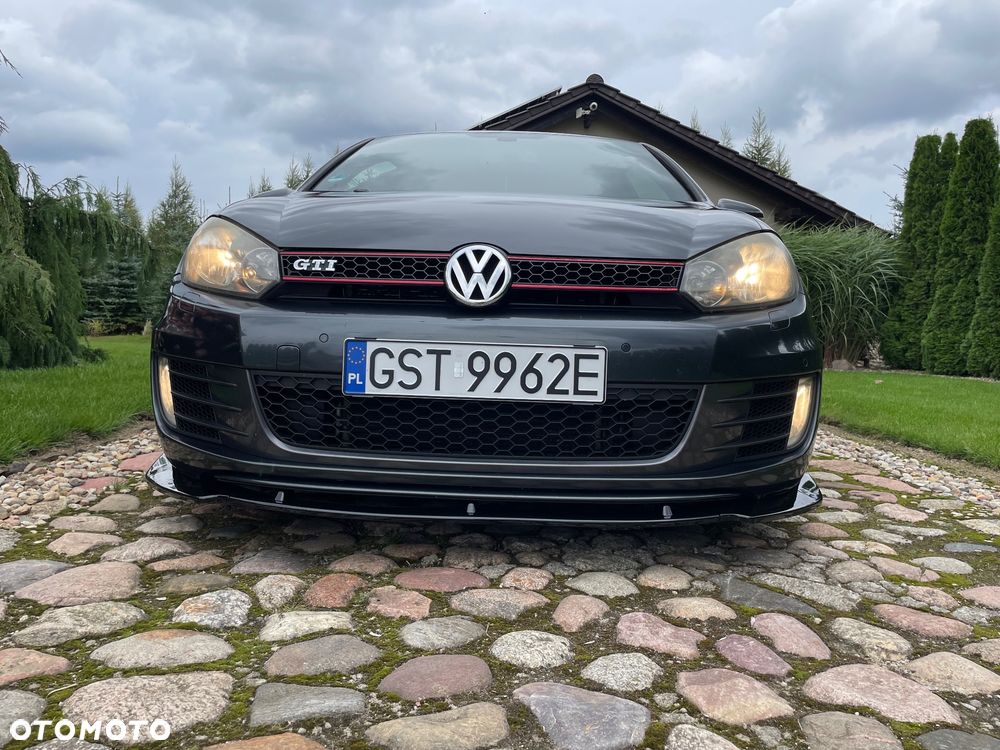 Volkswagen Golf - 1