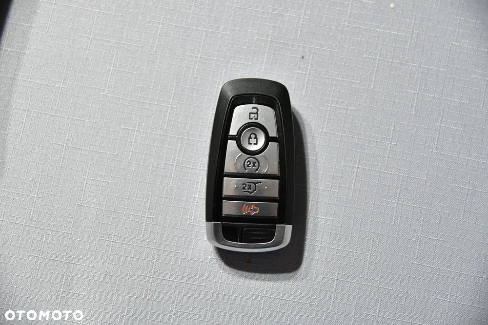 Ford Escape 2.0 EcoBoost AWD Titanium - 34