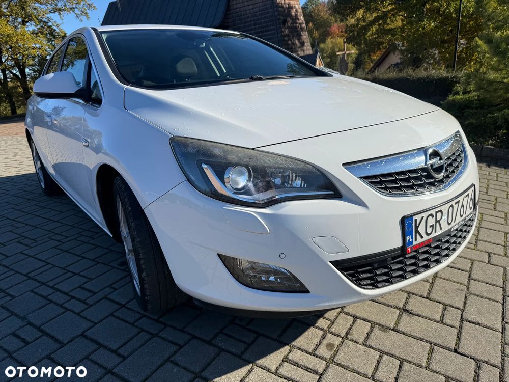 Opel Astra 2010 photo 3