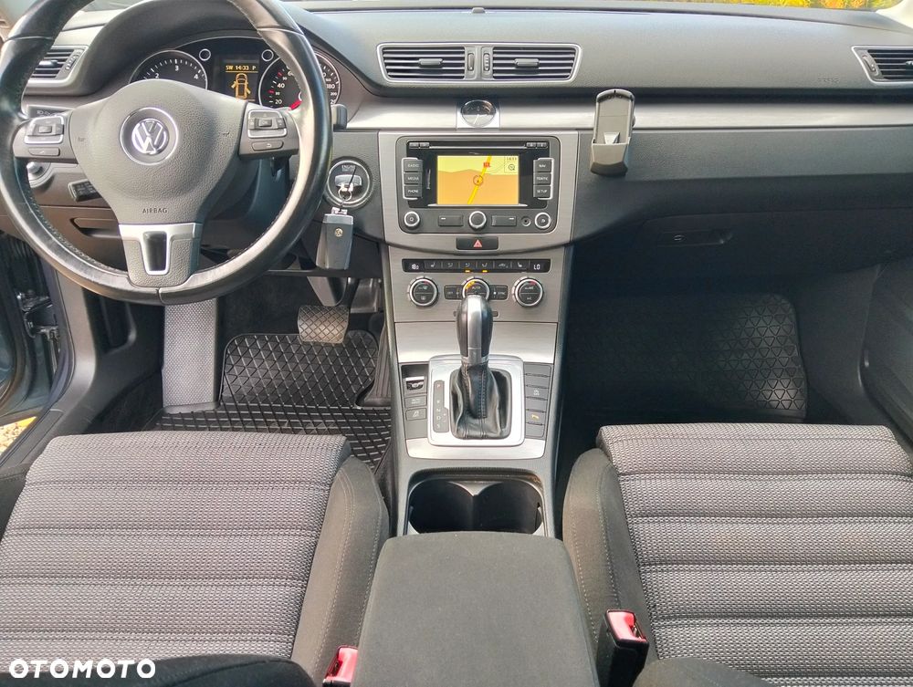 Volkswagen Passat - 9