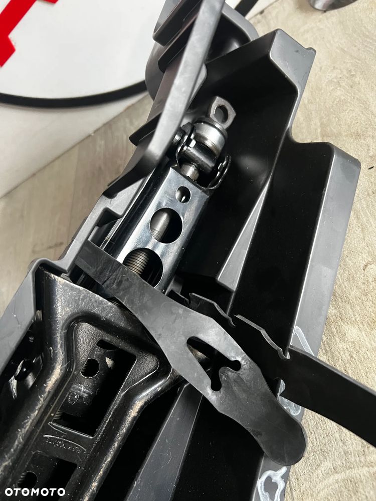 ZESTAW NAPRAWCZY KLUCZ UCHO HOLOWNICZE ŚRUBOKRĘT LEWAREK AUDI Q3 JAK NOWE 8U0011215 - 7