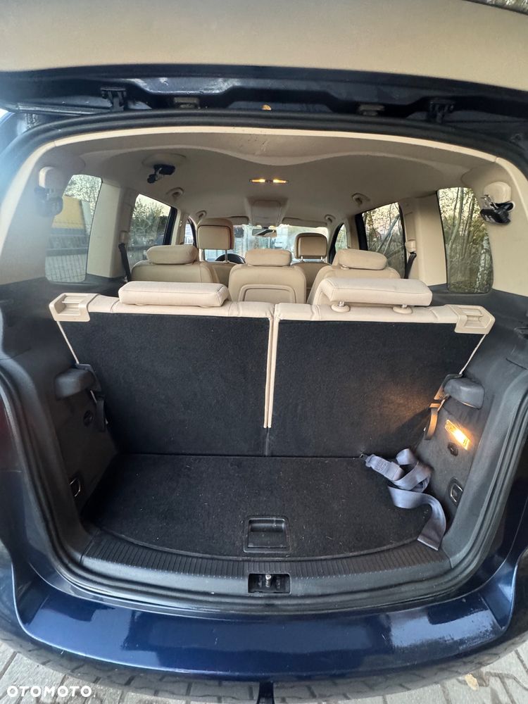 Volkswagen Touran - 16