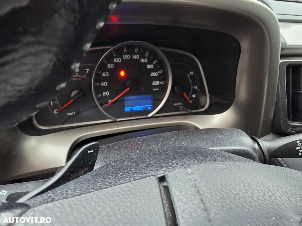 Toyota RAV4 2.2 D-4D 4x4 Automatik Comfort - 2