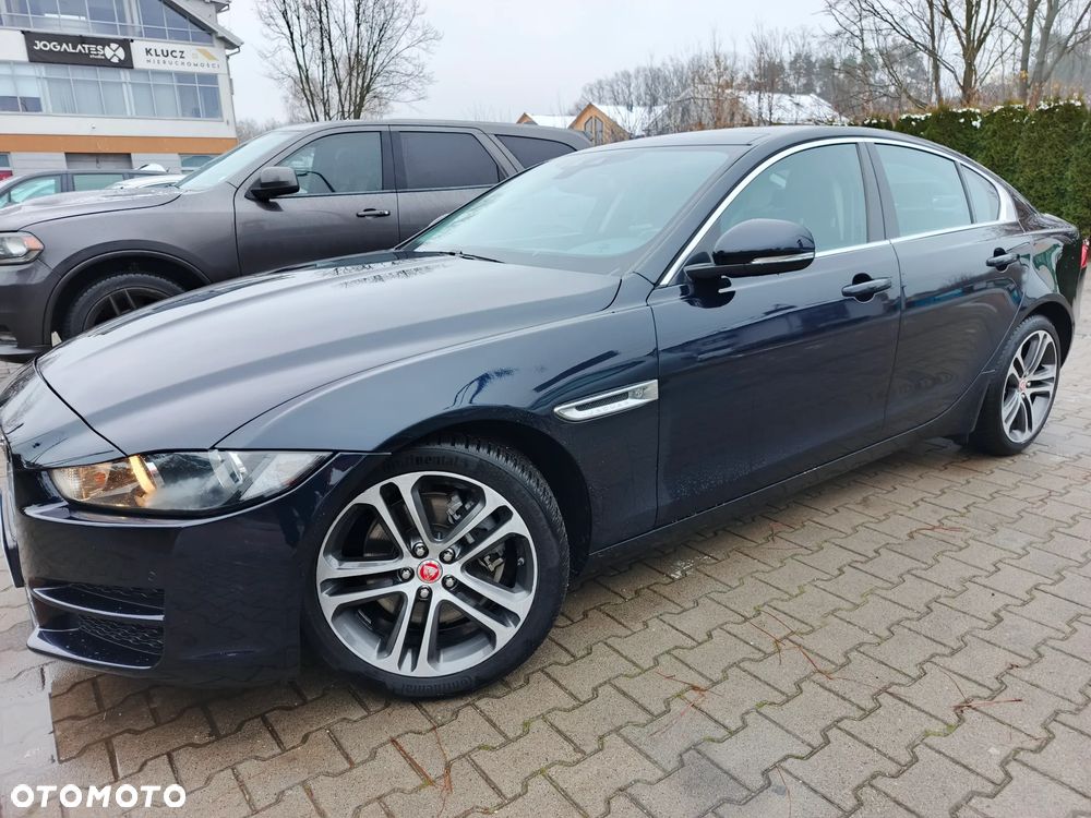 Jaguar XE 2.0 D Portfolio - 27