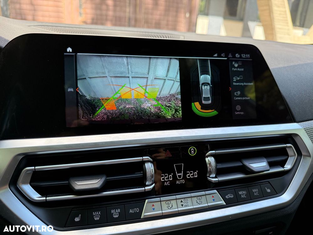 BMW Seria 3 330i xDrive AT - 13