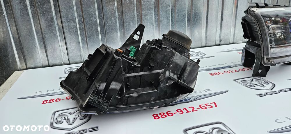 Dodge Durango III LIFT 2014- Kompletny reflektor lewy Lampa lewa P68299131AD Kompletny reflektor prawy Lampa prawa P68299130AD KOMPLETNY lampy Oryginalne MOPAR WERSJA RT GT CZARNE ŚRODKI - 17