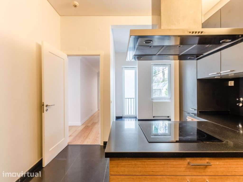 Apartamento T3, com garagem, zona nobre do Chiado - Grande imagem: 4/18
