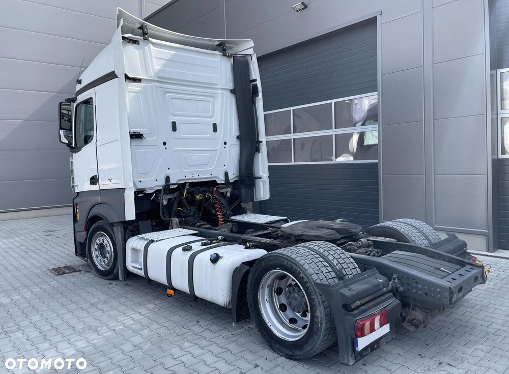 Mercedes-Benz Actros - 3