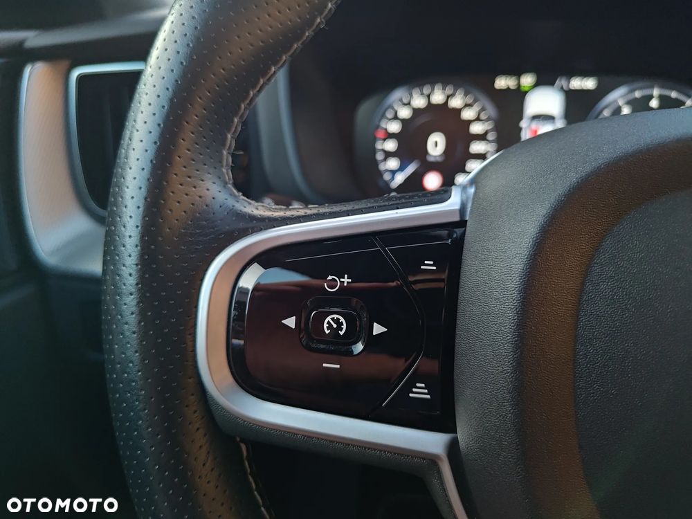 Volvo XC 60 T5 R-Design - 29