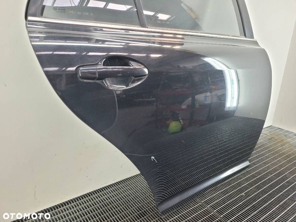 DRZWI TYŁ TYLNE PRAWE KOMPLETNE TOYOTA AVENSIS T25 KOMBI 209 - 2