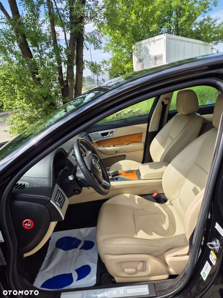 Jaguar XF 2.2 - 10