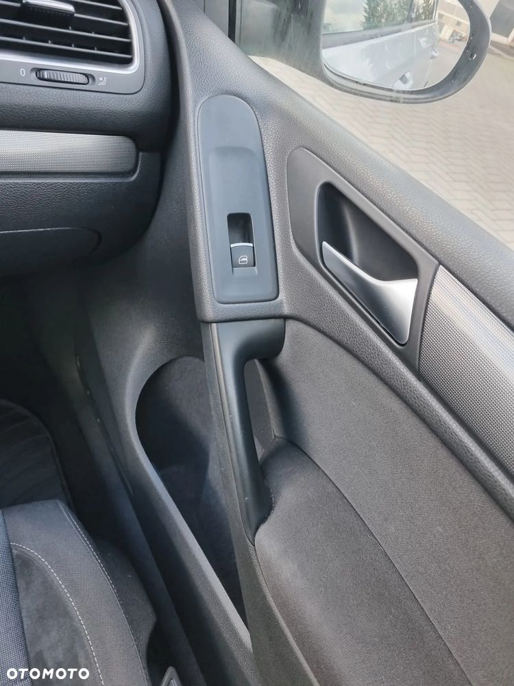 Volkswagen Golf 1.6 TDI DPF DSG Style - 19