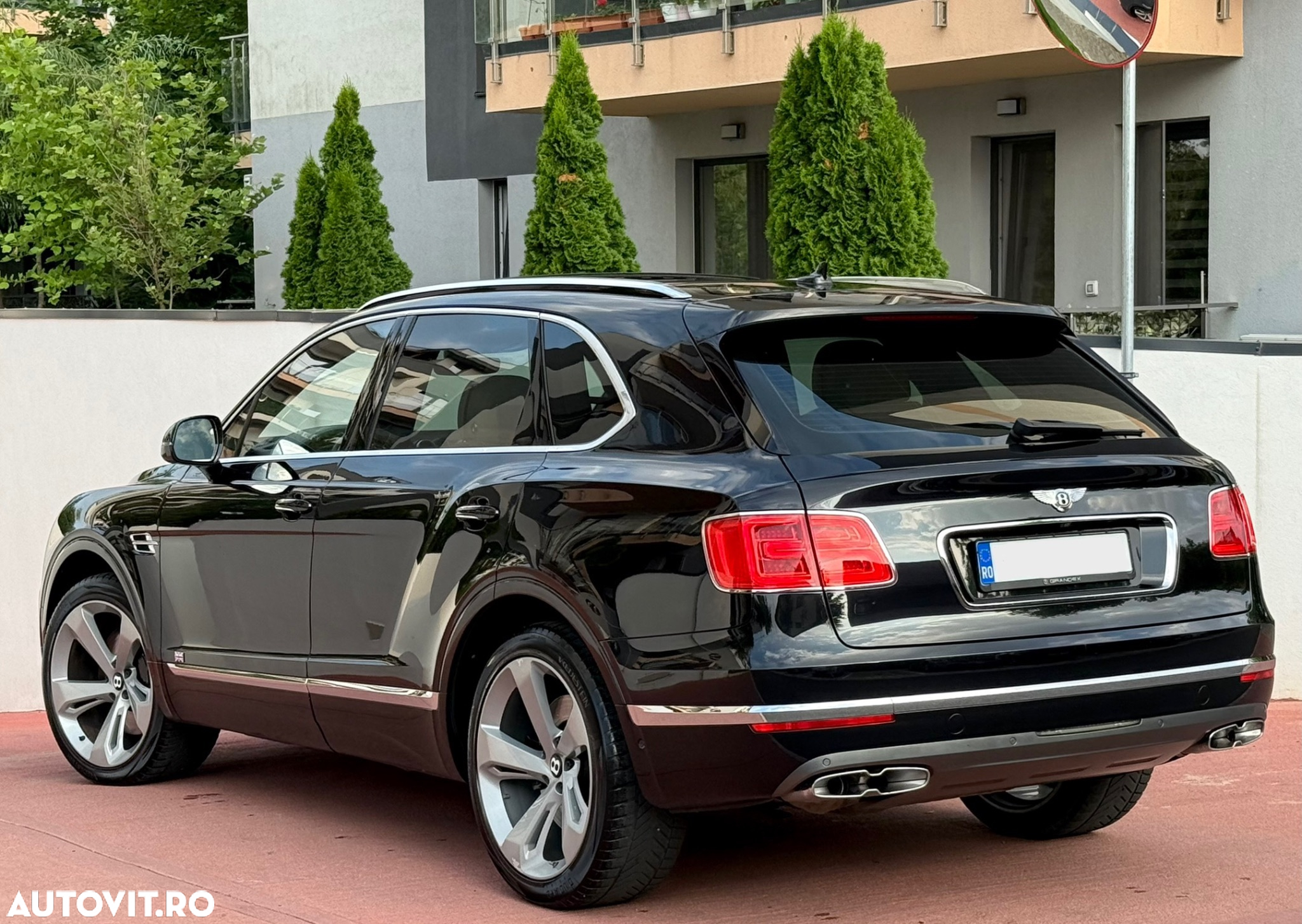 Bentley Bentayga - 2