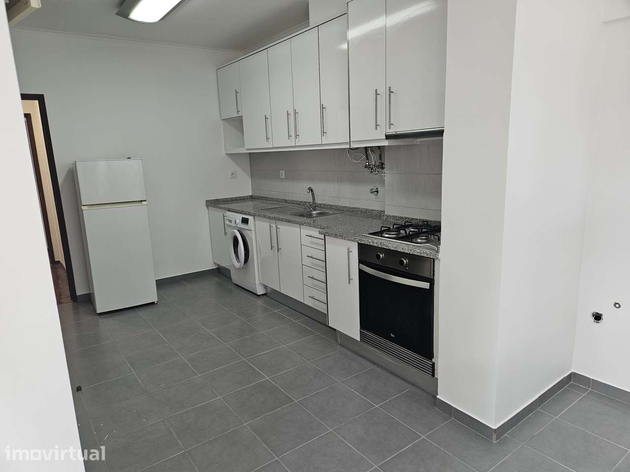 Apartamento T2 - Parede com estacionamento - Grande imagem: 2/13