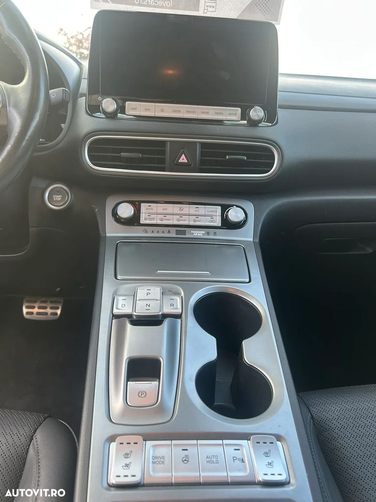 Hyundai KONA Premium - 8