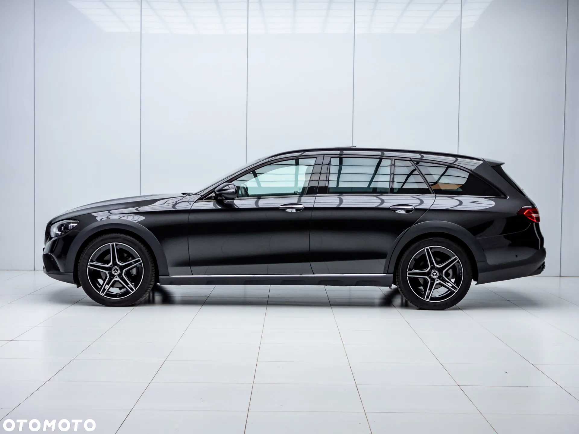 Mercedes-Benz Klasa E 220 d 4-Matic All-Terrain Avantgarde - 4