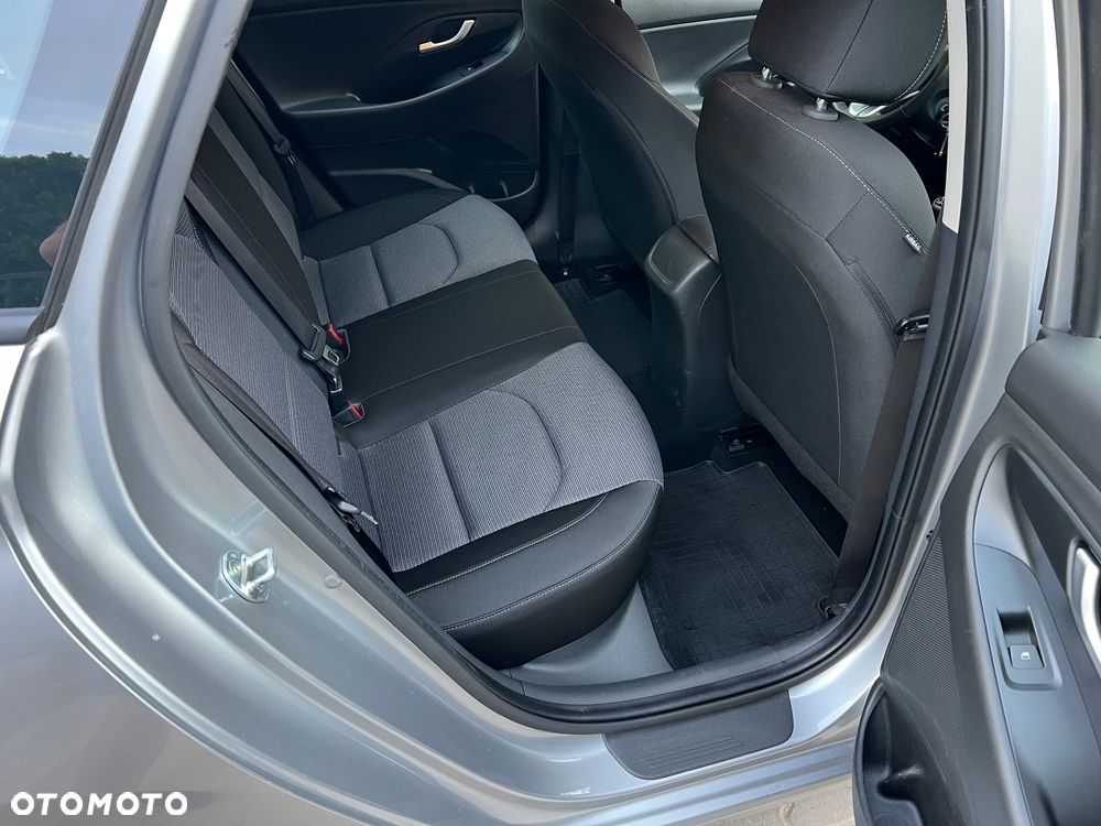 Hyundai i30 1.6 D Classic + - 19