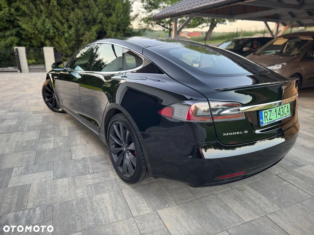 Tesla Model S - 13