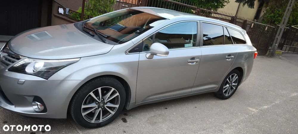 Toyota Avensis 2.0 D-4D Premium - 1