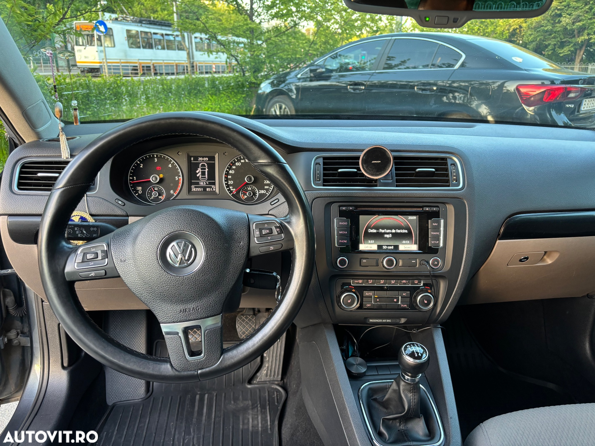 Volkswagen Jetta 1.6 TDI Blue Motion Technology Comfortline - 10